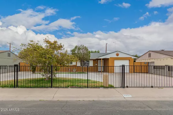 6837 W CAMELBACK Road, Phoenix, AZ 85033