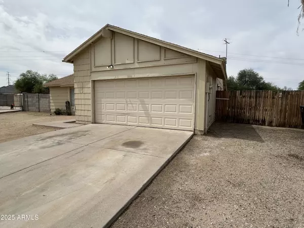 Phoenix, AZ 85042,6842 S 42ND Place