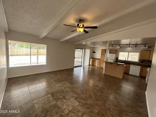 Phoenix, AZ 85042,6842 S 42ND Place