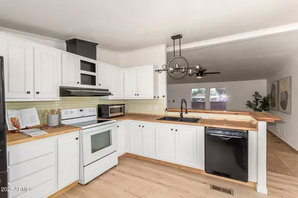 Mesa, AZ 85207,231 N 88TH Way