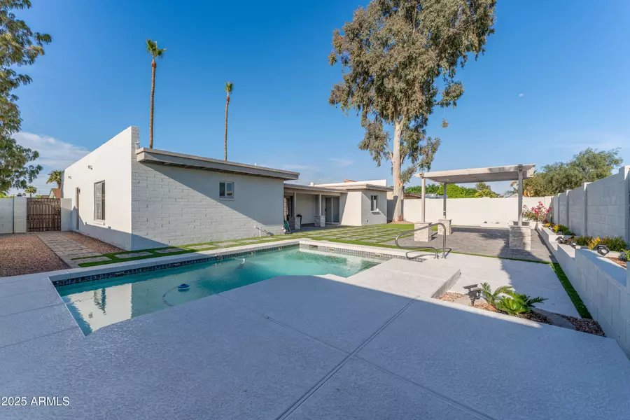 4033 W SHARON Avenue, Phoenix, AZ 85029