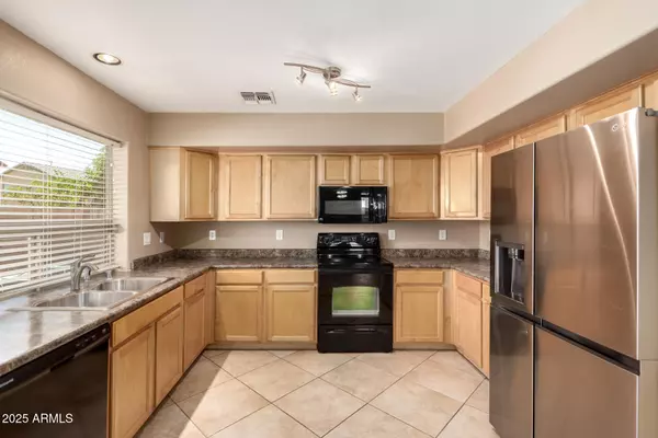 Phoenix, AZ 85085,2415 W LUCIA Drive