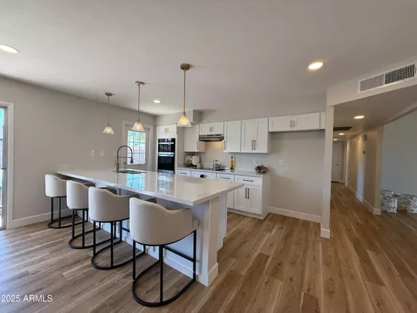 Tempe, AZ 85282,2337 E MANHATTON Drive