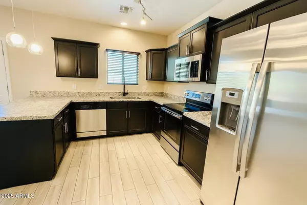 Phoenix, AZ 85042,7312 S 13TH Way