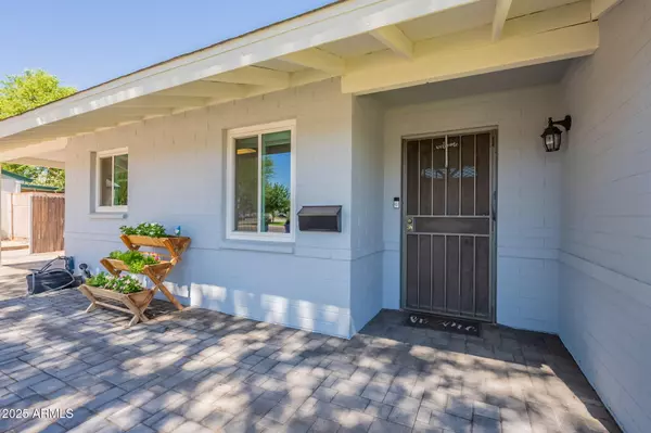 Phoenix, AZ 85014,6121 N 11TH Street