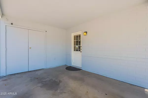 Phoenix, AZ 85014,6121 N 11TH Street