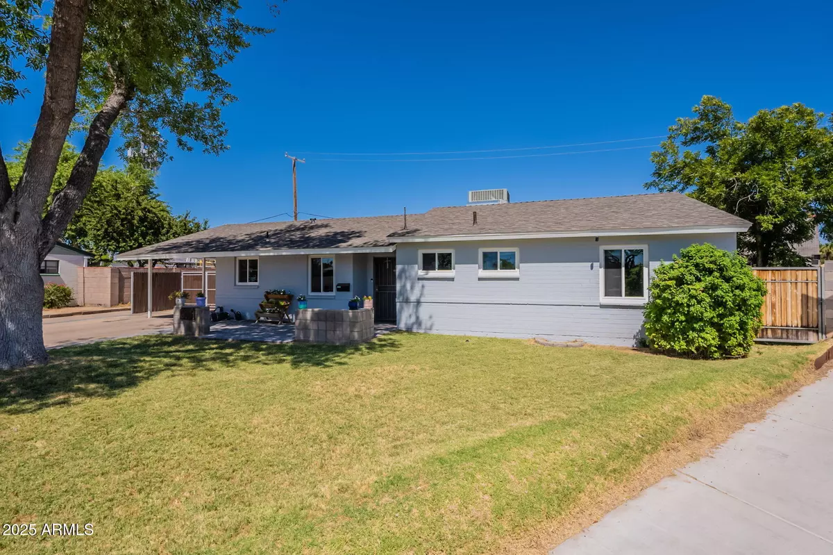 Phoenix, AZ 85014,6121 N 11TH Street