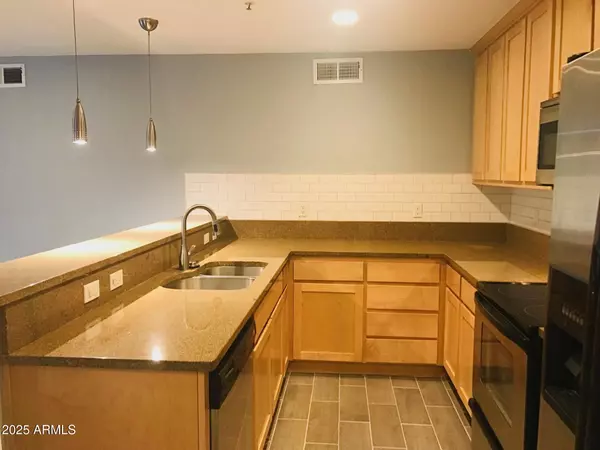 Phoenix, AZ 85032,4704 E Paradise Village Parkway N #211