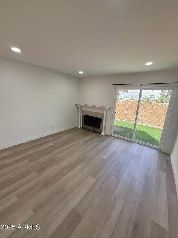 Phoenix, AZ 85020,720 E ALICE Avenue #103