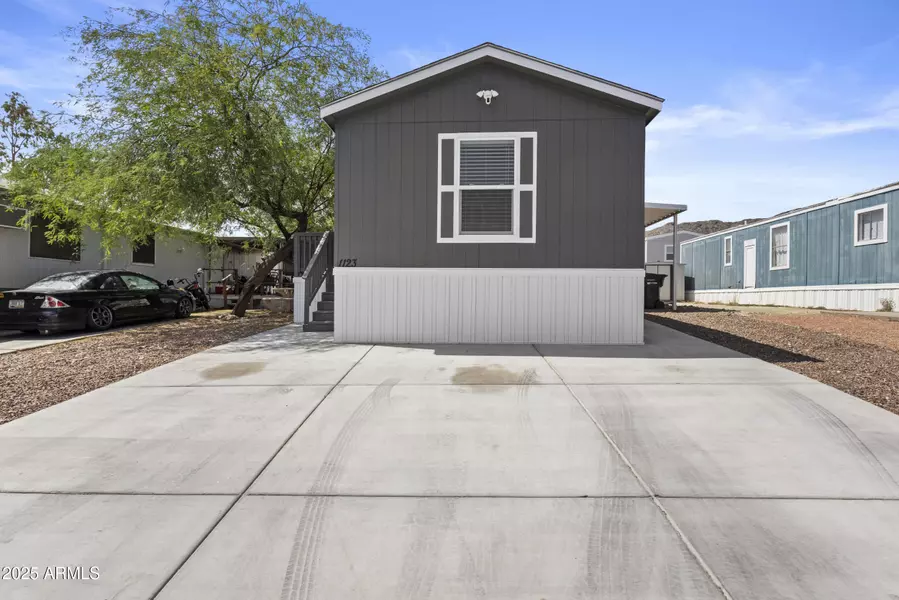 1123 W Summerside Road, Phoenix, AZ 85041