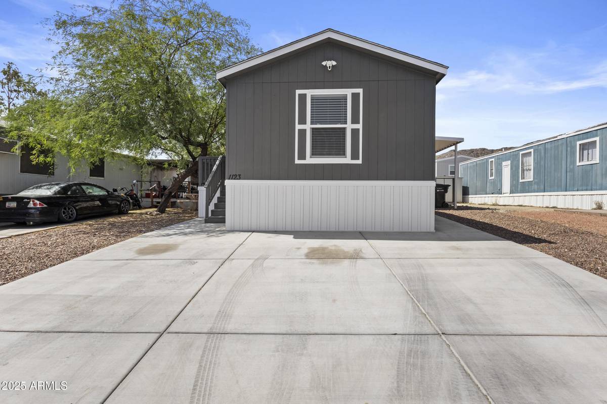 Phoenix, AZ 85041,1123 W Summerside Road