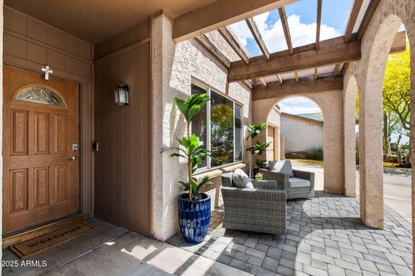 Mesa, AZ 85210,858 W KNOWLES Circle