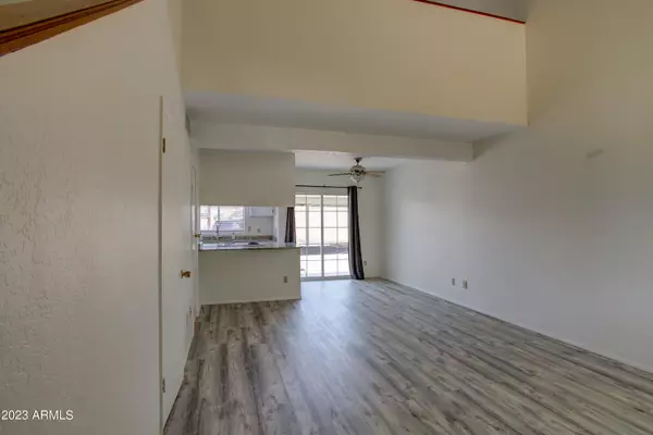 Phoenix, AZ 85021,2215 W AUGUSTA Avenue #103