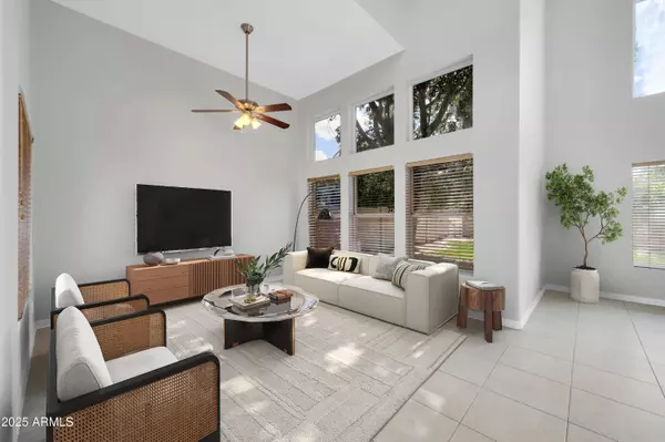 Gilbert, AZ 85233,913 W Juanita Avenue
