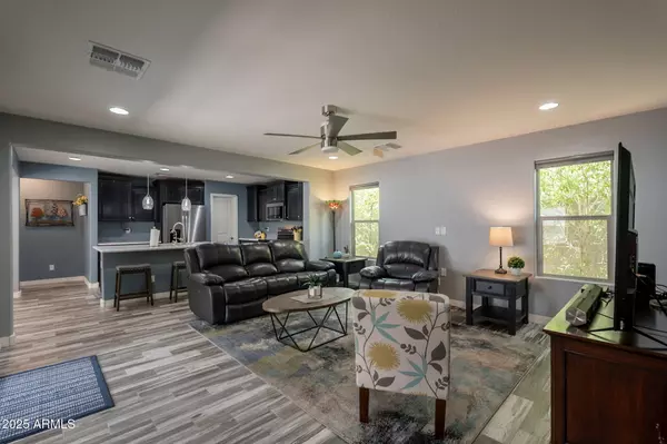 1755 E MESQUITE Avenue, Apache Junction, AZ 85119
