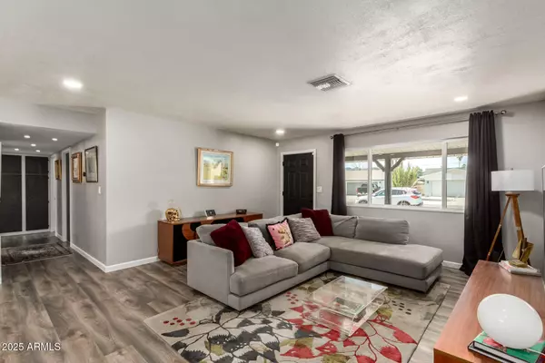 Phoenix, AZ 85028,3010 E YUCCA Street