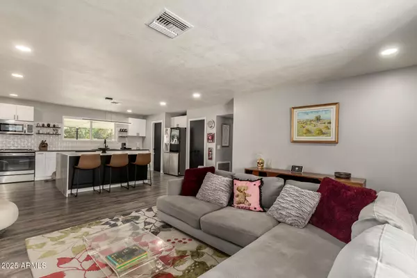 Phoenix, AZ 85028,3010 E YUCCA Street