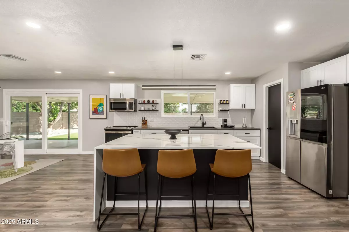 Phoenix, AZ 85028,3010 E YUCCA Street