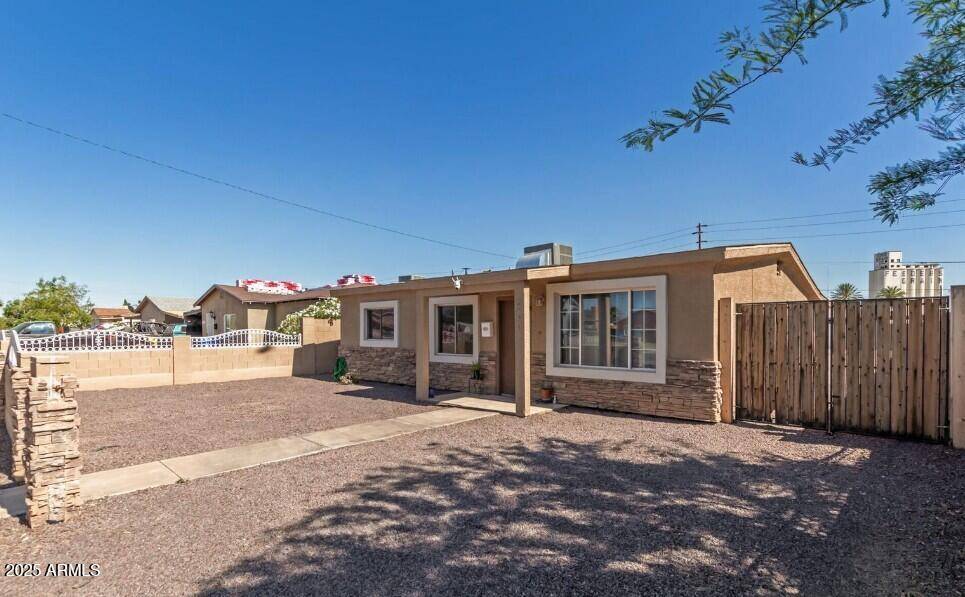Phoenix, AZ 85009,2421 W WASHINGTON Street