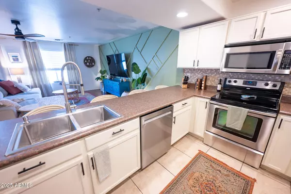 Phoenix, AZ 85032,16021 N 30TH Street #127