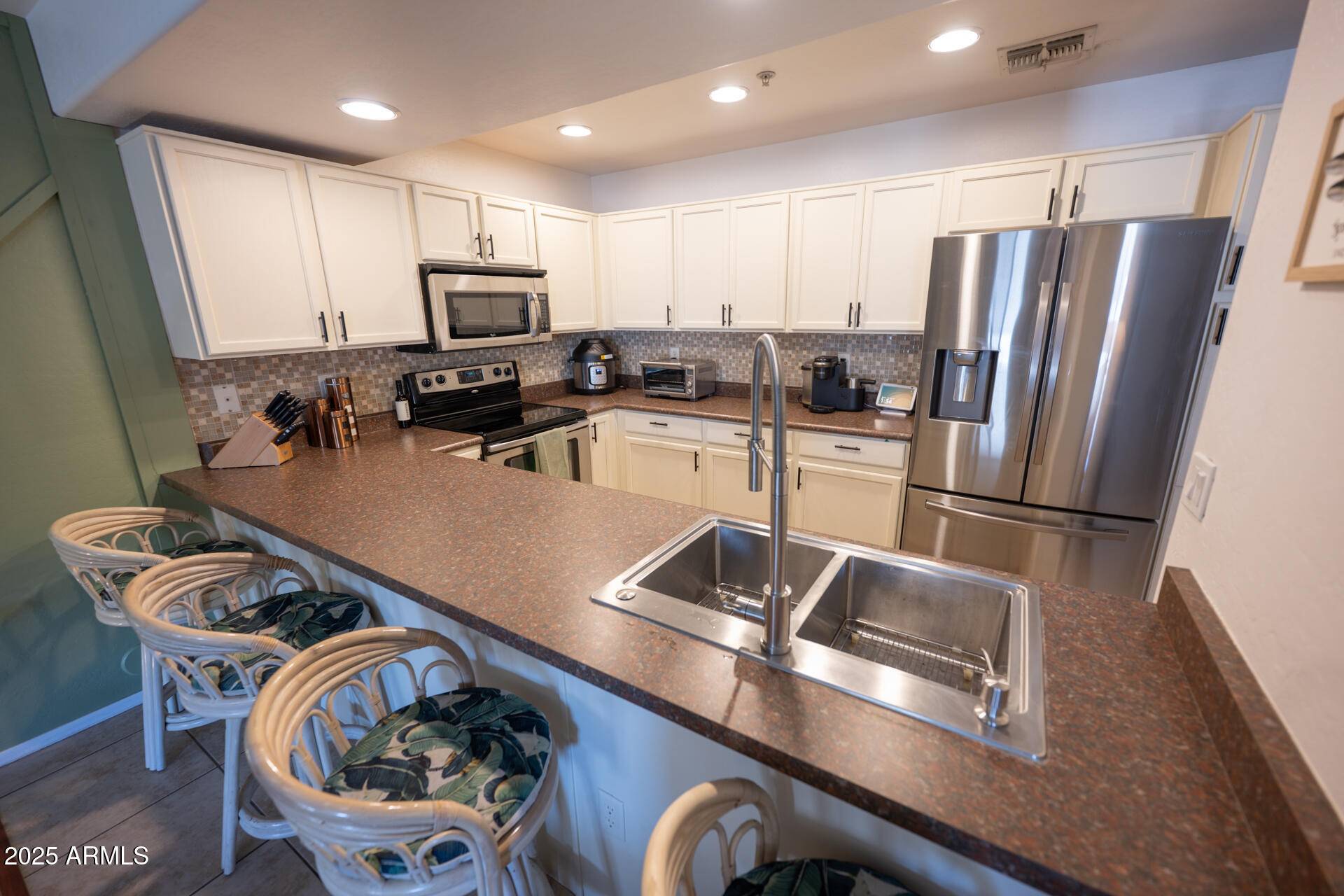 Phoenix, AZ 85032,16021 N 30TH Street #127