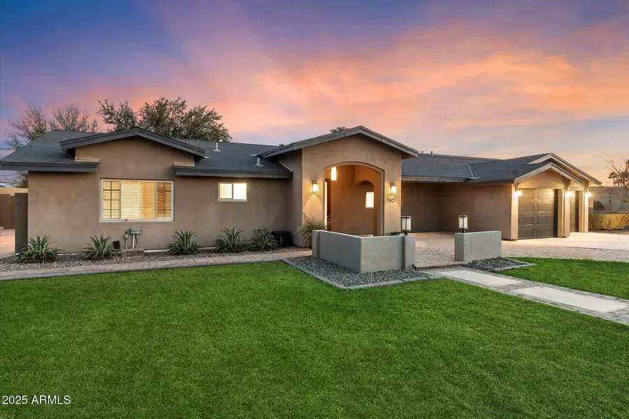 1801 E BERRIDGE Lane, Phoenix, AZ 85016
