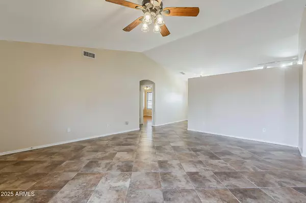 Casa Grande, AZ 85122,1660 E ZINNIA Street