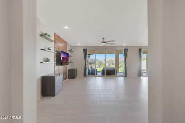 Phoenix, AZ 85042,2518 E NOVAK Way