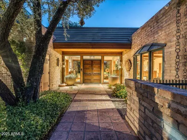 Paradise Valley, AZ 85253,8022 N IRONWOOD Drive