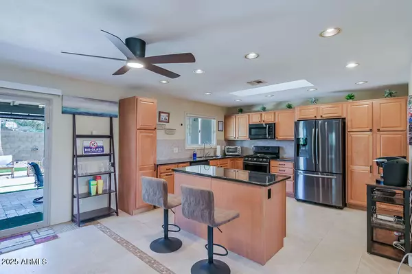 Phoenix, AZ 85028,2611 E CHERYL Drive