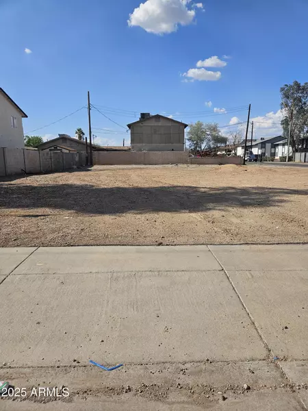 2522 W OCOTILLO Road #17, Phoenix, AZ 85017