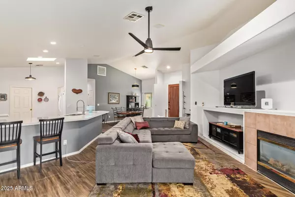 Phoenix, AZ 85042,7031 S 32ND Place