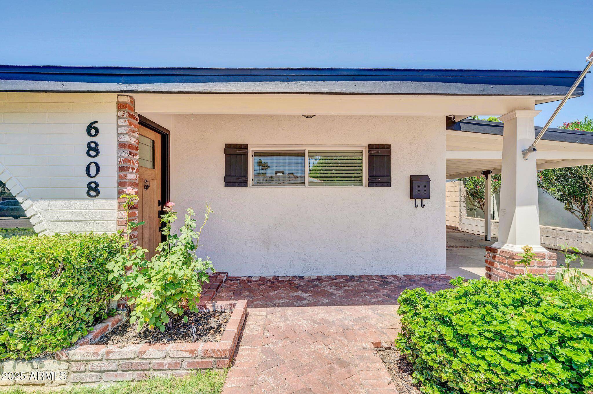 Phoenix, AZ 85014,6808 N 11TH Street