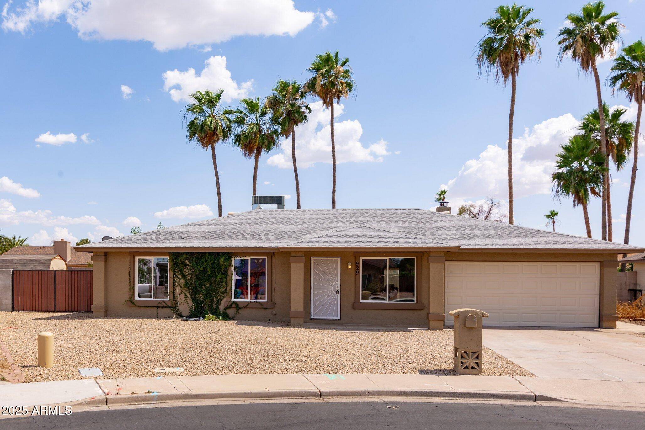 929 W KNOWLES Circle, Mesa, AZ 85210