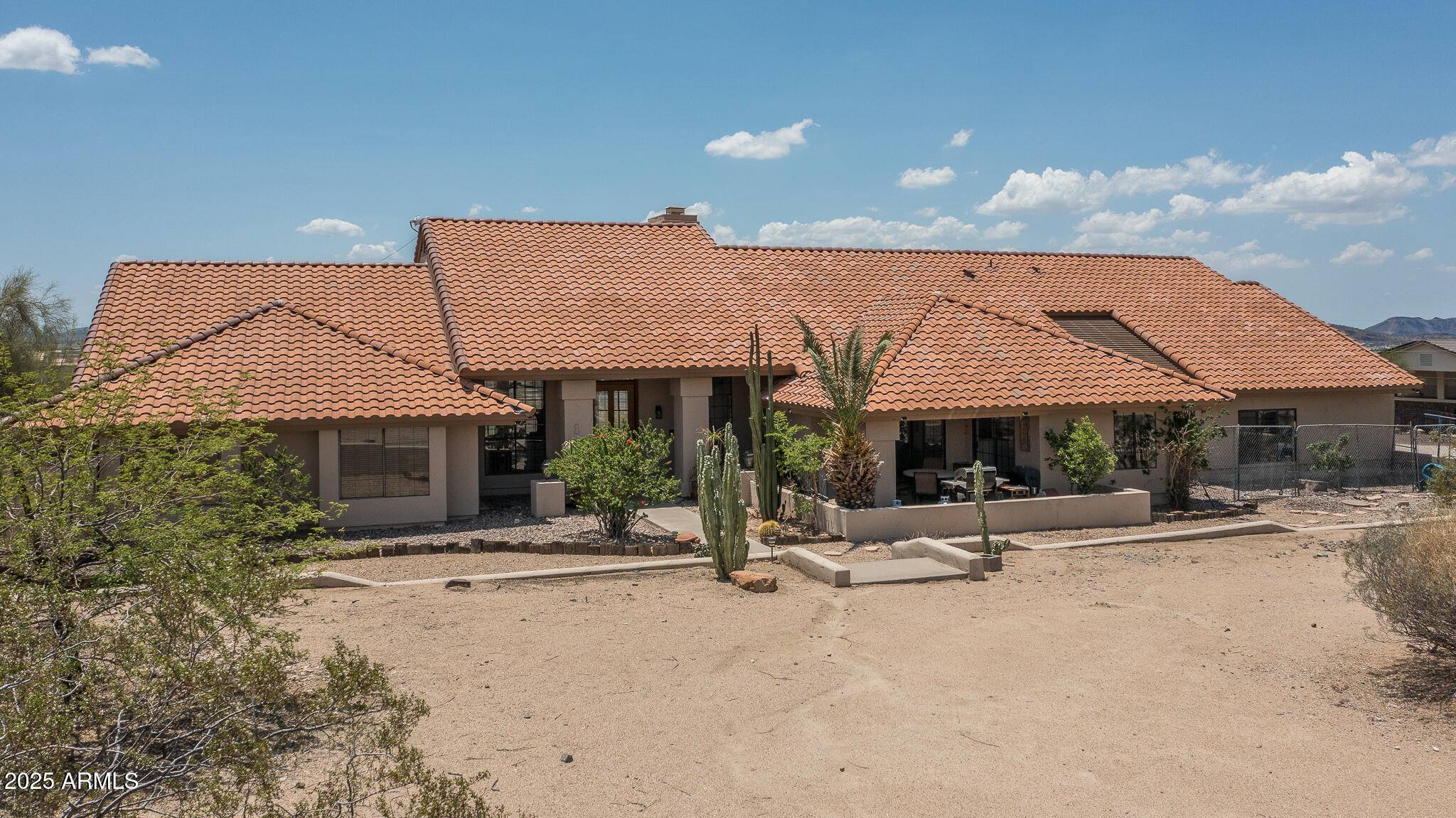 15 E BRILES Road, Phoenix, AZ 85085