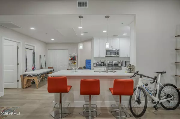 Tucson, AZ 85718,2038 E RIVER Road #101