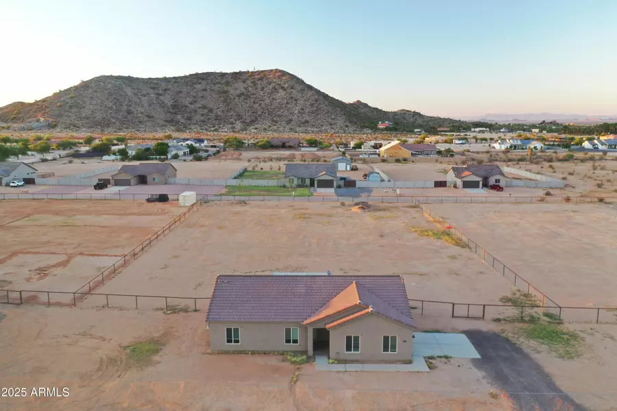 8284 W McCartney Road, Casa Grande, AZ 85194