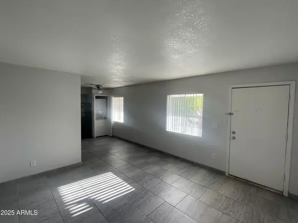 Phoenix, AZ 85020,1222 E MOUNTAIN VIEW Road #208