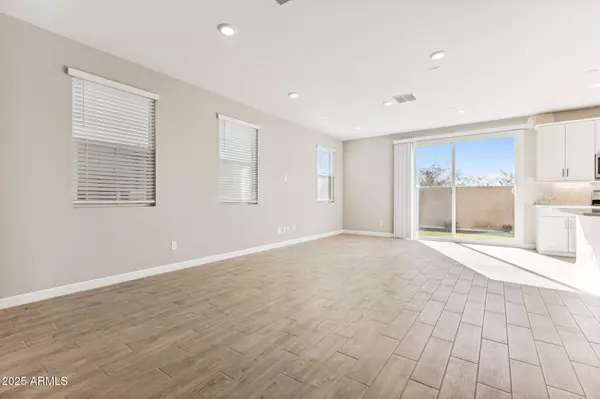 Phoenix, AZ 85054,5843 E COVEY Lane