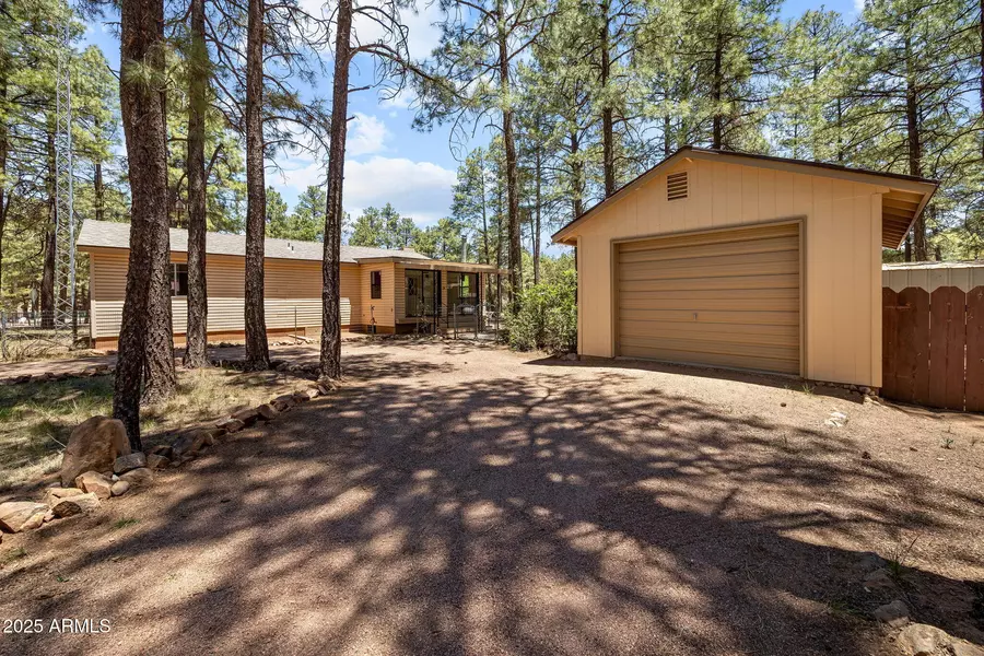 2127 PONY Road, Overgaard, AZ 85933