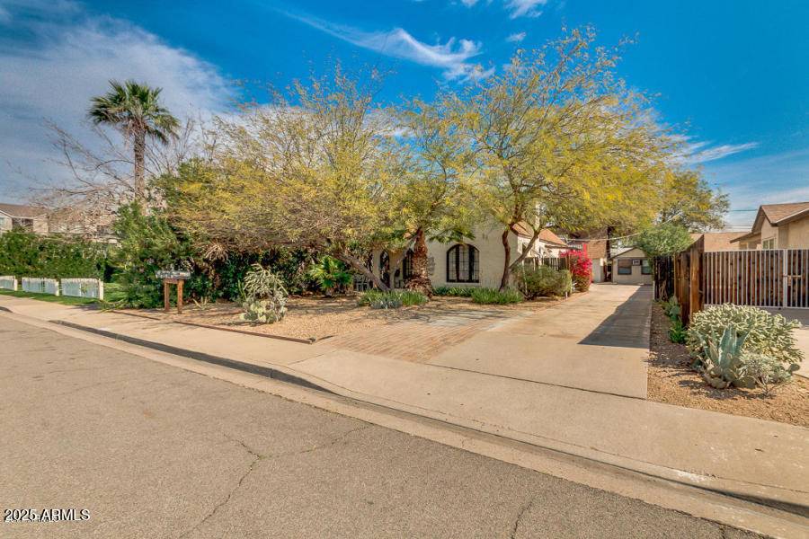 Phoenix, AZ 85014,4633 N 8TH Place #A