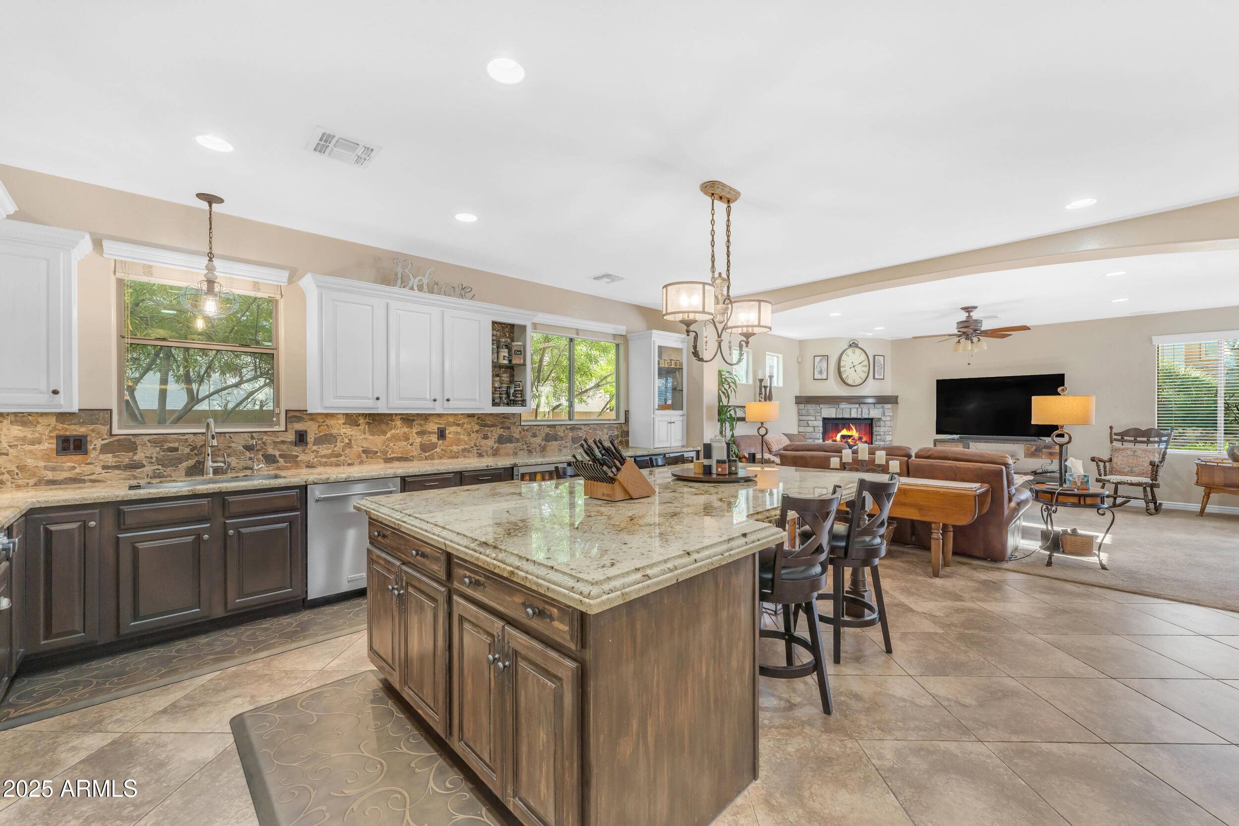 Chandler, AZ 85225,824 W WHITTEN Street