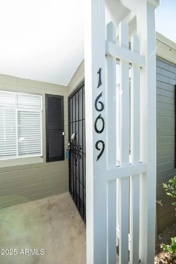 Phoenix, AZ 85007,1609 W LEWIS Avenue