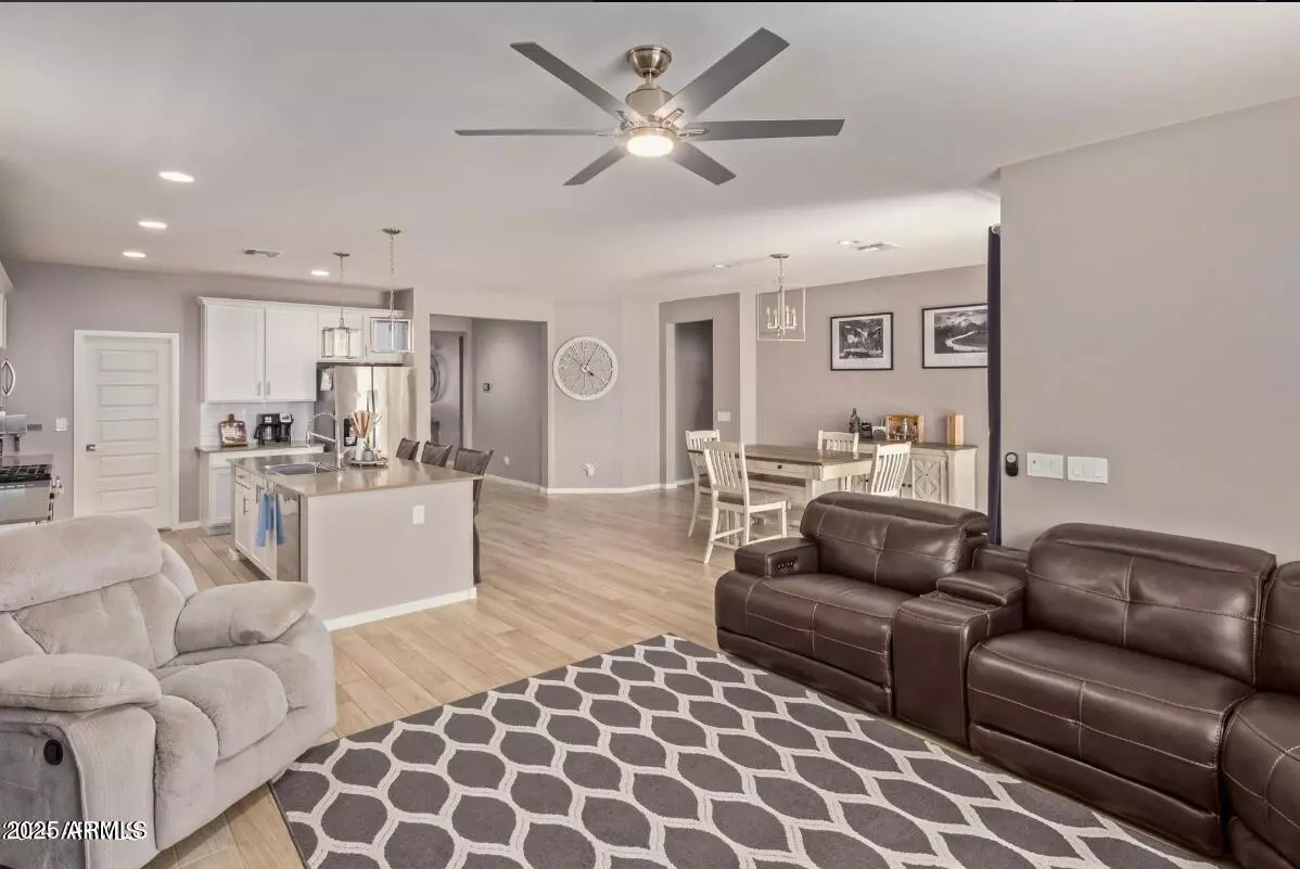 San Tan Valley, AZ 85140,547 W PANOLA Drive