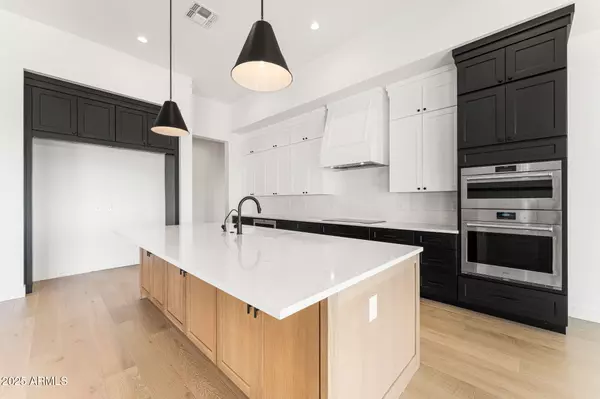 Phoenix, AZ 85086,1951 E Long Rifle Road