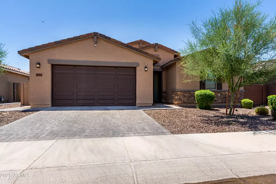 36922 N CAMARILLO Drive, San Tan Valley, AZ 85140