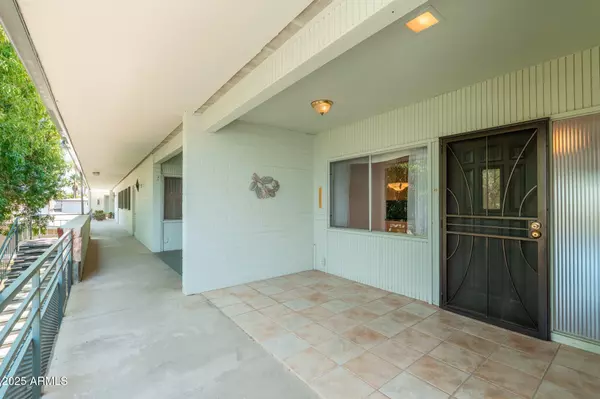 Phoenix, AZ 85013,330 W Maryland Avenue #207