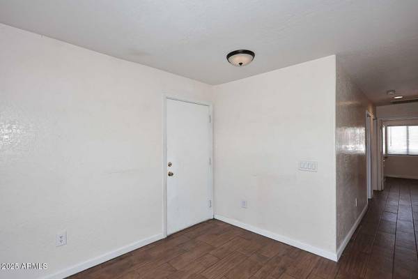 Mesa, AZ 85201,532 W 9th Street #201