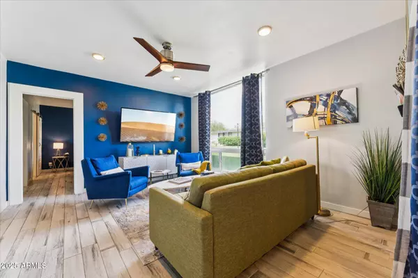 3242 E CAMELBACK Road #105, Phoenix, AZ 85018