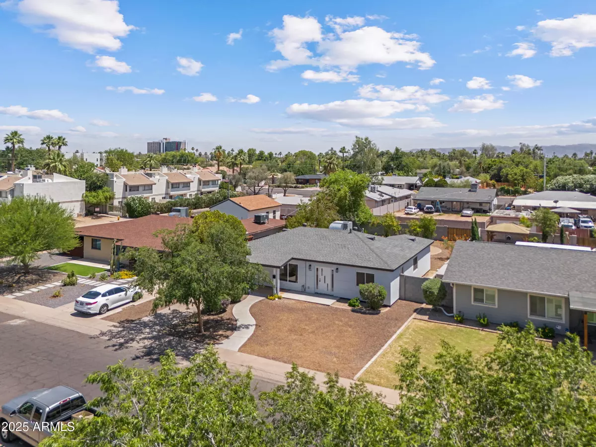 Phoenix, AZ 85014,1367 E MITCHELL Drive